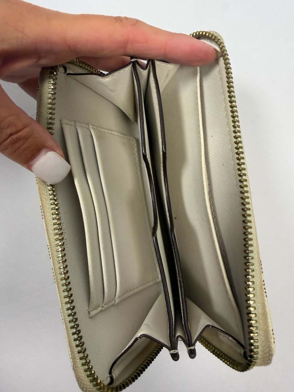 Michael Kors MK Signature Logo Zip Around Accordion Wallet in Vanilla - Picture 6 of 6